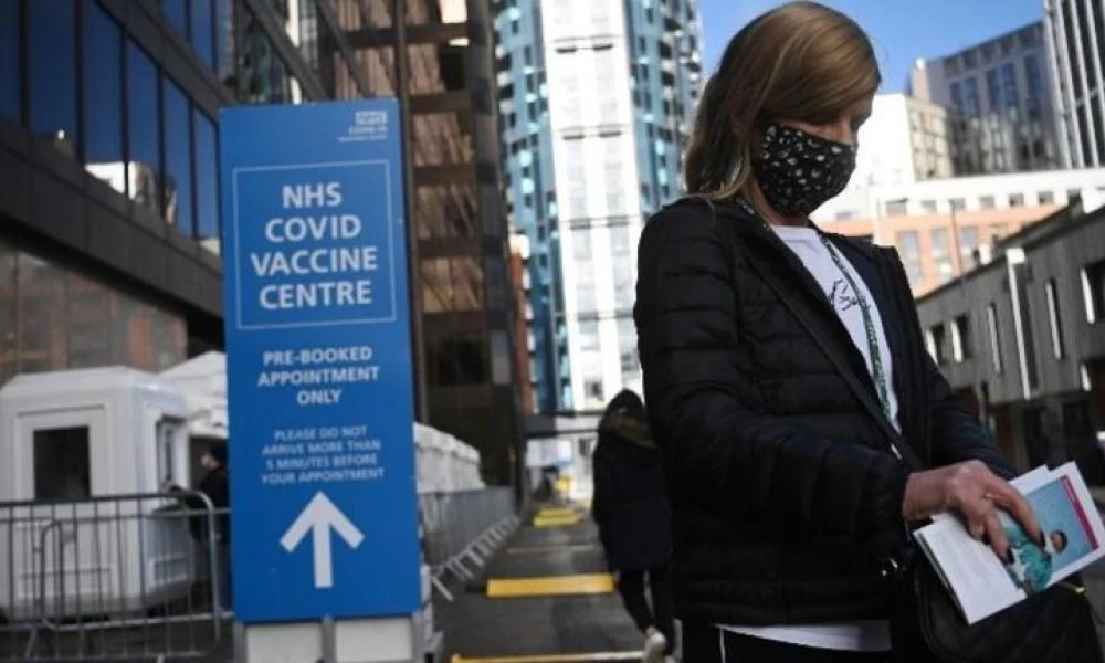 Βρετανία: Η εκστρατεία εμβολιασμού απέτρεψε 12.000 θανάτους από τη Covid-19